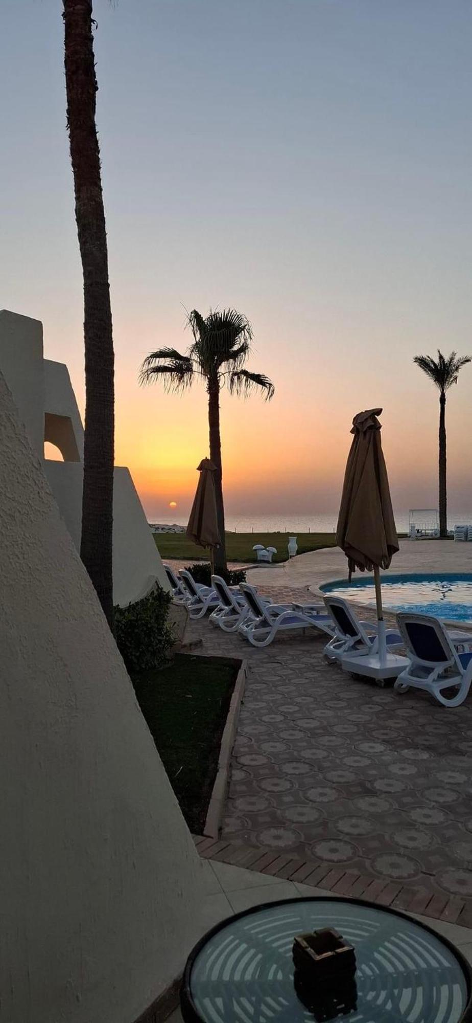 Borg El Arab Beach Resort Ngoại thất bức ảnh Sunset at the hotel