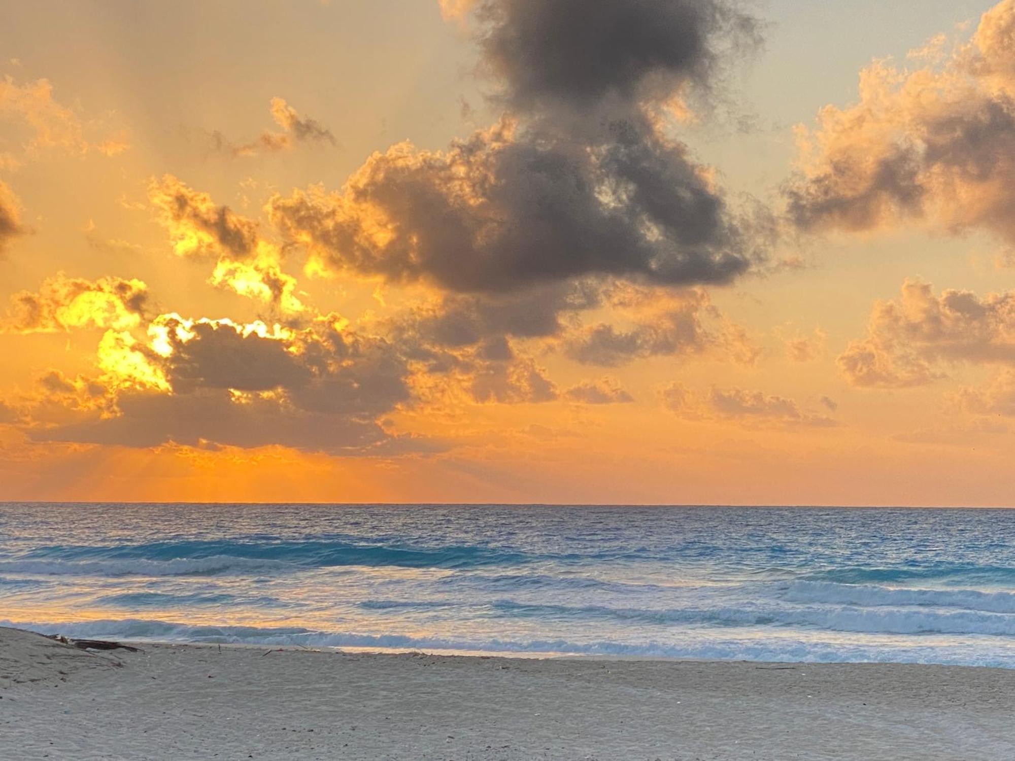 Borg El Arab Beach Resort Ngoại thất bức ảnh Sunset at the beach