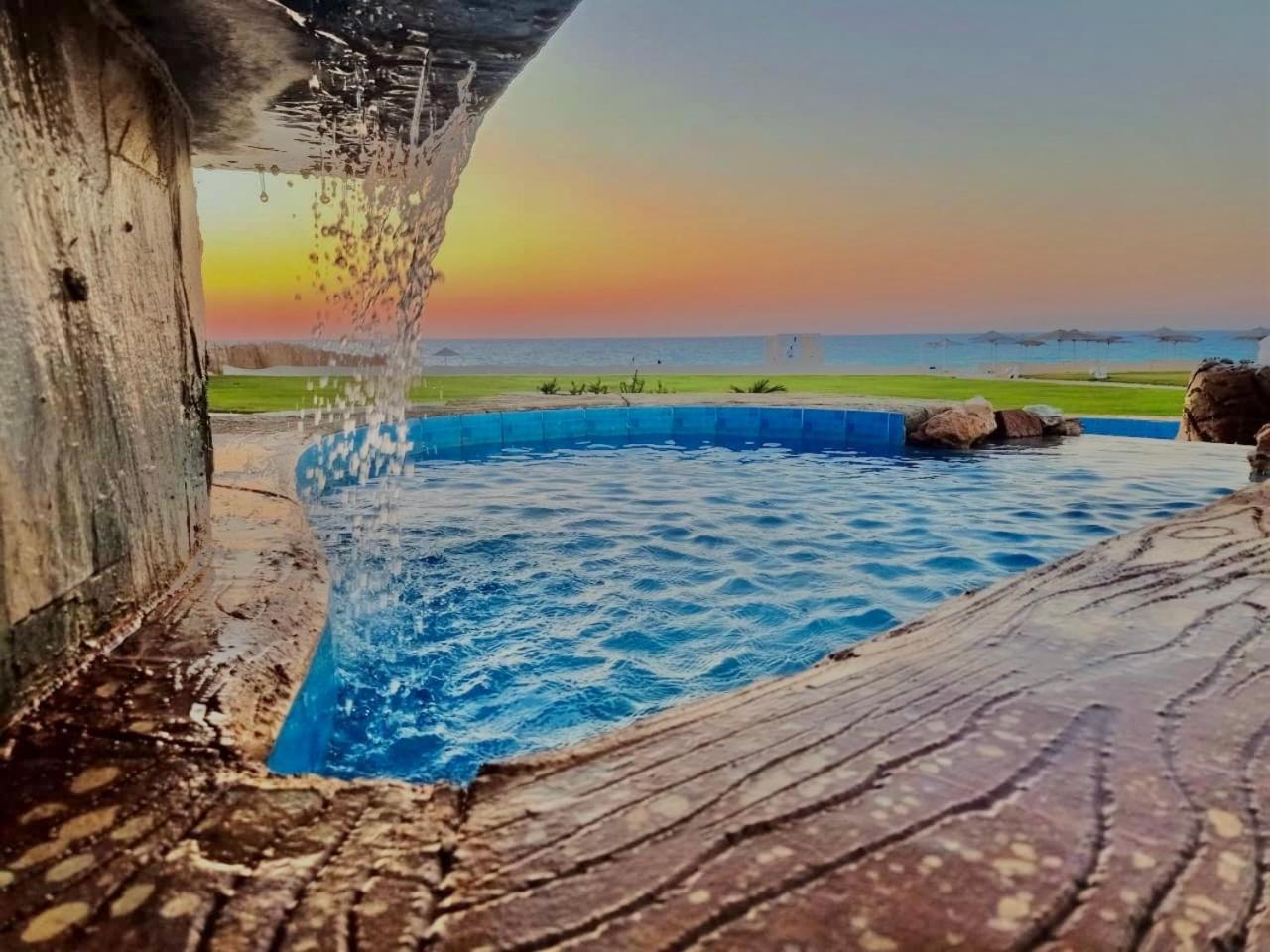 Borg El Arab Beach Resort Ngoại thất bức ảnh Sunset at the beach